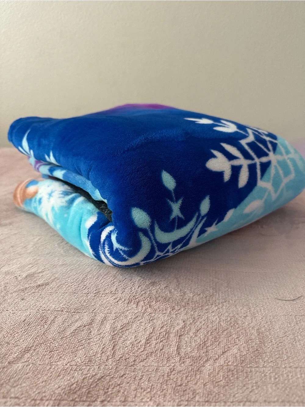 Disney authentic, Frozen Characters Plush Throw Blanket Elsa and Anna with Olaf